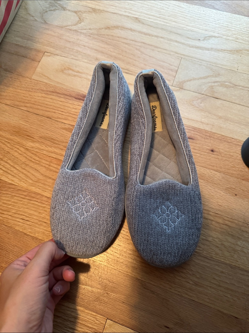 7/8 dear foam slippers new
